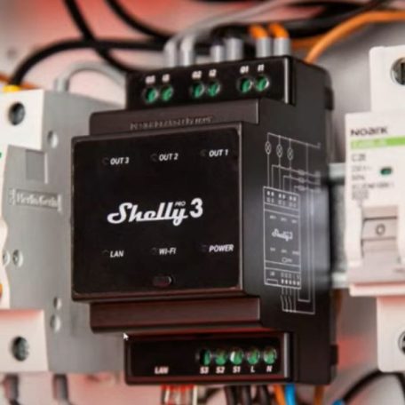 Shelly PRO 3 - három áramkörös WiFi + Ethernet okosrelé, kapcsolóbemenettel, DIN-sínre szerelhető